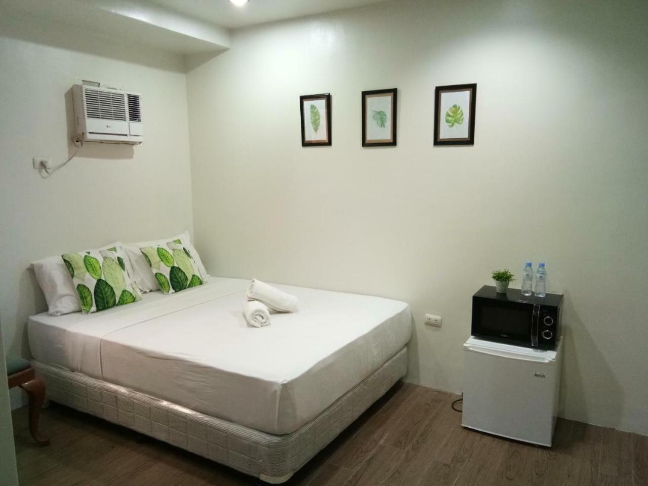 Mca Suites By Hiverooms Cebu Esterno foto