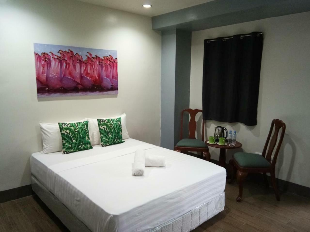 Mca Suites By Hiverooms Cebu Esterno foto